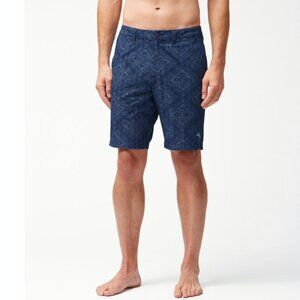 EUC Tommy Bahama Blue Cayman Geo De Mayo 9-Inch Hybrid Board Shorts in Men's 34